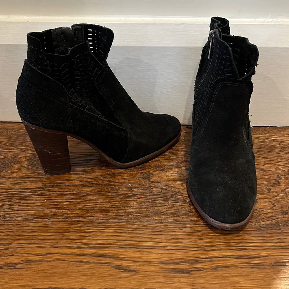Size 6 Vince Camuto black booties